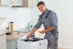 Стиральная машина щёлкает, но не запускает стирку. В чем причина