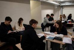 Без доступу до води та їжі: на Одещині школярі писали НМТ 13 годин через повітряні тривоги
