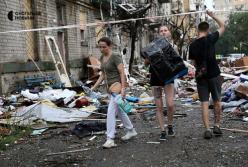 Рятувальники продовжують пошук людей під завалами 16-поверхівки у Києві