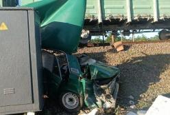 В окупованому Криму поїзд розчавив "шістку" ВАЗ (фото)