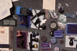 В Киеве задержали мошенника, который торговал поддельными медкнижками