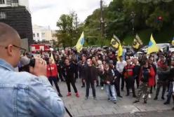 Под Кабмином протесты, правоохранители усилили меры безопасности (фото)