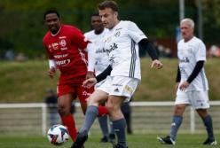 Макрон забив гол у пенальті в матчі з легендами футболу (відео)