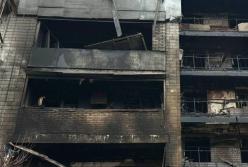 Приліт у багатоповерхівку у Вишгороді: горіло з 1 до 6 поверху, постраждалих більшає (відео)