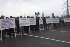 Протестующие против коррупции в рыбной отрасли перекрыли трассу на Одессу (видео)