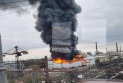 У Новосибірську прилетіло "щось цікаве" в завод електроніки для армії, будівля завалилася (відео)