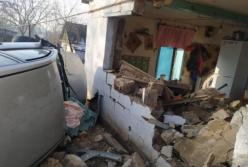 В Днепропетровской области авто на скорости врезалось в дом (фото)