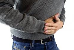 Врачи назвали первые симптомы рака кишечника