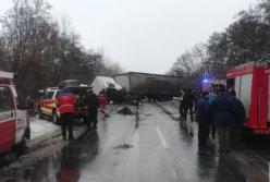 Число жертв cмертельного ДТП под Черниговом выросло до 13 человек