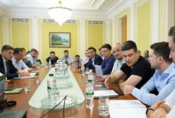 "Государство в смартфоне": Зеленский обсудил с экспертами перевод госуслуг в онлайн-режим (фото)
