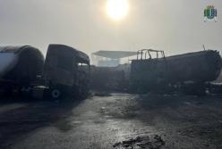 Після ворожої атаки в Ізмаїлі згоріли фури, двоє людей загинули, є поранені: відео прильоту та фото наслідків