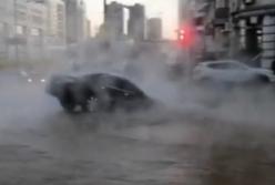 В Киеве перекрёсток Саксаганского и Шота Руставели залило кипятком (видео)