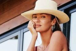 Супермодель снялась в смелом бикини (фото)