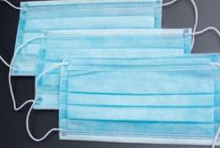 В Киеве мужчина в медицинской маске напал на почтовое отделение