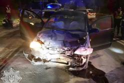 В Львове пьяный водитель протаранил авто копов