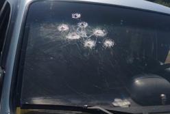 На трассе Одесса-Киев неизвестный расстрелял автомобиль (фото)