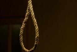 В Запорожье нашли повешенной молодую женщину