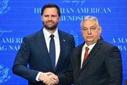 "Торг за кілька квадратних кілометрів": Венс заявив про "втрату сенсу" війни в Україні, а ще похвалив Орбана