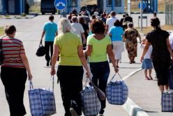 Пятая часть трудоспособных украинцев уехали работать за границу, - Минфин