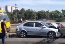 ДТП в Киеве: водитель маршрутки устроил «паровозик» из шести машин (видео)