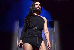 Кончіта Вурст продемонструвала волохаті ноги на вечірці Євробачення в Лондоні (відео)