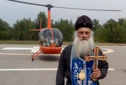 Пожары в Сибири: митрополит РПЦ на вертолете с иконами облетел горящие леса (фото)