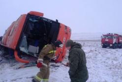 В "ДНР" по пути в Крым перевернулся автобус: есть погибшие (видео)