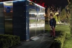 В Днепре турист застрял в общественном туалете 