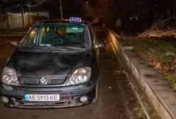 В Днепре водитель такси умер в автомобиле (фото) 