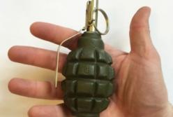 "Бегом к психиатру": в Киеве школьник бросил гранату в классе (видео) 