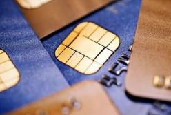 Банки обяжут возвращать деньги, снятые с карт мошенниками