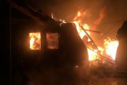 На Львовщине во время пожара сгорели 25 гробов (фото)