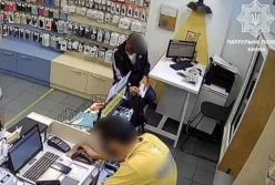 В Киеве вор украл смартфон, но оставил паспортные данные (фото)