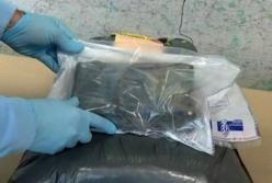  На побережье Франции вынесло почти тонну кокаина (видео)