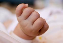 На Киевщине пьяный отец избил 7-месячную дочь: у ребенка сотрясение мозга