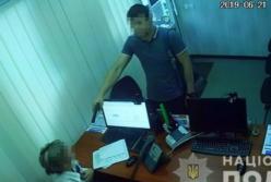 Растерялся и сбежал: в Днепре мужчина пытался ограбить учреждение по выдаче "быстрых" кредитов  