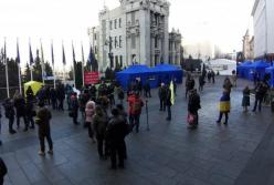 В Киеве под Офисом Президента проходит огромный митинг (онлайн-трансляция) 