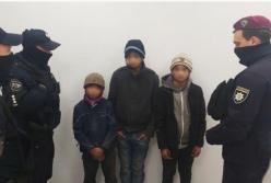 Грабили и избивали людей: на Закарпатье задержали две банды детей (видео)