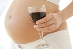 Сколько беременных украинок любят выпить: гинекологи шокировали статистикой