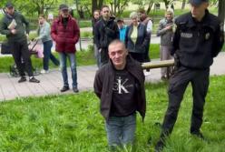Приставив до шиї ніж: у Львові чоловік побачив військових ТЦК і взяв в заручниці 13-річну дівчинку (фото)