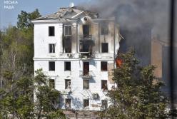 П'ятиповерхівка майже знищена: з'явилися шокуючі відео наслідків удару по Краматорську