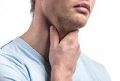 Назван симптом рака легких, проявляющийся при приеме пищи