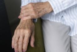 Врачи назвали незаметные симптомы болезни Паркинсона