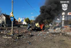 Шахед спікірував на ринок та авто під час руху в Чорноморську: відео та усі подробиці