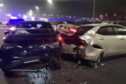 В Киеве на мосту столкнулись пять автомобилей (фото)