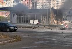 "Герані" другий день планомірно палять АЗС у Києві: ще мінус дві (відео)
