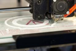 Во Львове на 3D-принтере начали печатать защитные экраны и переходники для ИВЛ