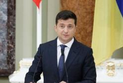 Зеленский выдал первый наградной пистолет