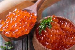 Медики рассказали о вреде и пользе красной икры