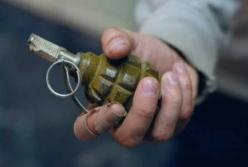 "Лежить і стогне": в Одесі чоловік підірвав три гранати у під'їзді будинку (відео)